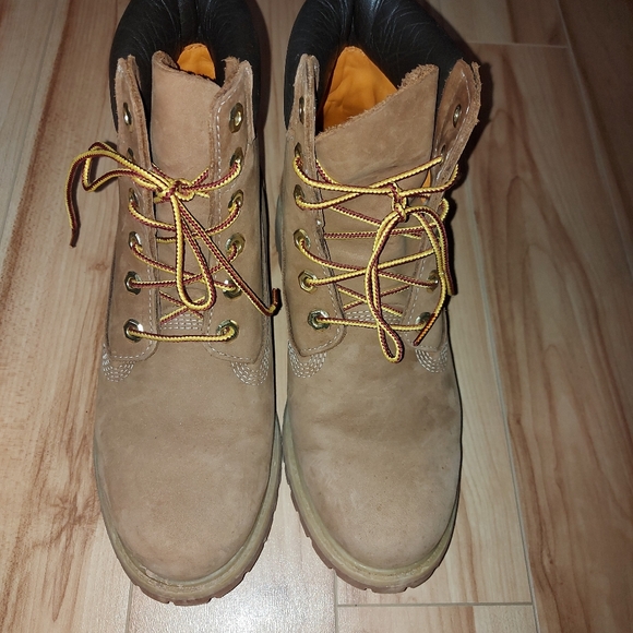 Womens Timberland's - Picture 2 of 3
